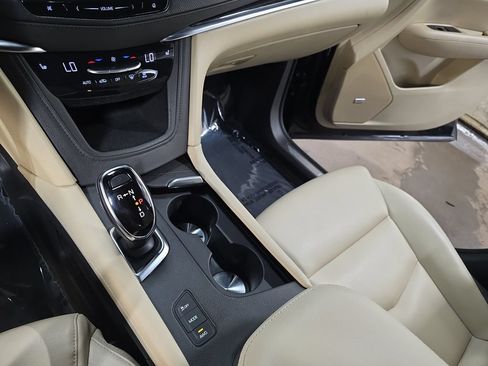 Used 2018 Cadillac XT5 AWD image 25
