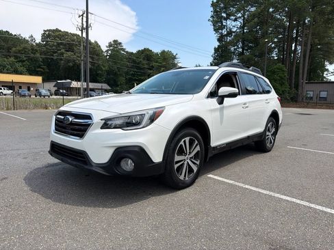 Used 2018 Subaru Outback 2.5i Limited AWD/4WD image 2