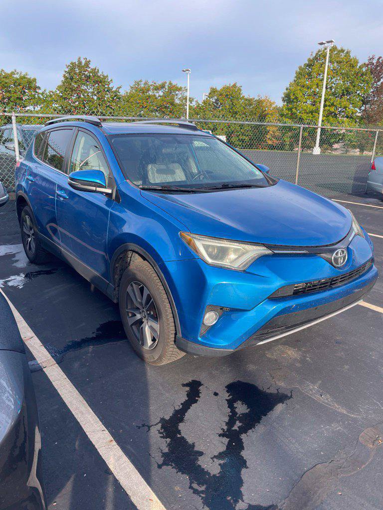 Used 2016 Toyota RAV4 XLE AWD/4WD image 4