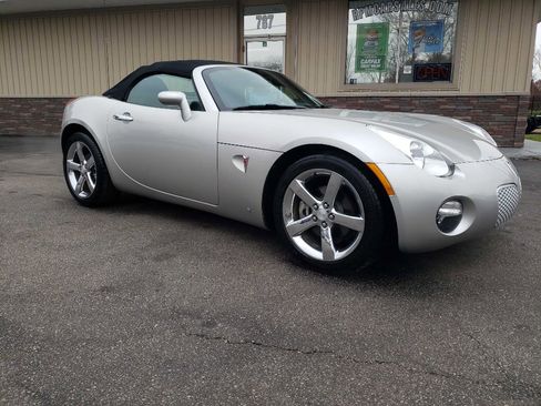 Used 2006 Pontiac Solstice Convertible w/ Power Package image 1