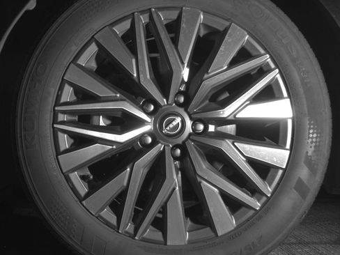 Used 2024 Nissan Altima 2.5 SV FWD image 15