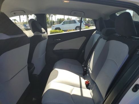 Used 2017 Toyota Prius Four image 11