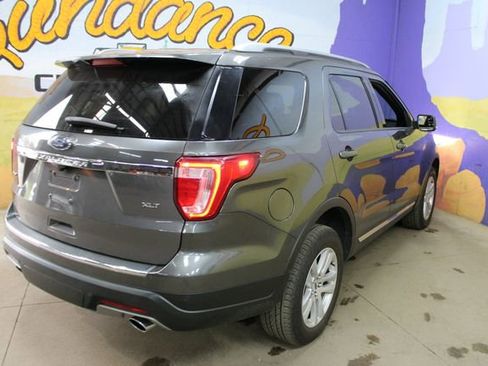 Used 2018 Ford Explorer XLT w/ XLT Technology Feature Bundle AWD/4WD image 8