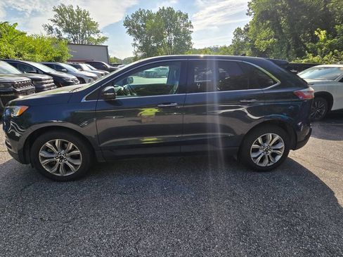 Used 2023 Ford Edge Titanium AWD/4WD image 3