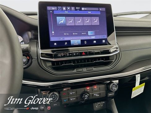 New 2026 Jeep Compass Latitude image 33