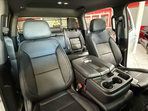 Used 2025 GMC Sierra 2500 SLE w/ Preferred Package image 21