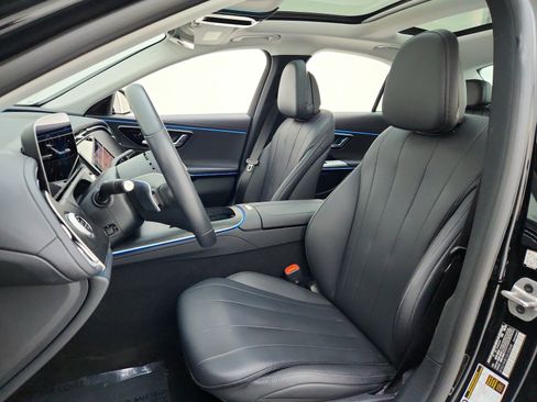 Used 2025 Mercedes-Benz E 350 4MATIC Sedan image 17