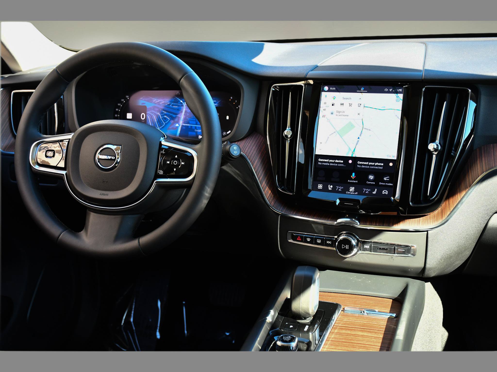 Certified 2024 Volvo XC60 B5 Plus w/ Protection Package Premier AWD/4WD image 18