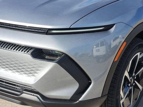 New 2026 Chevrolet Equinox EV LT image 6