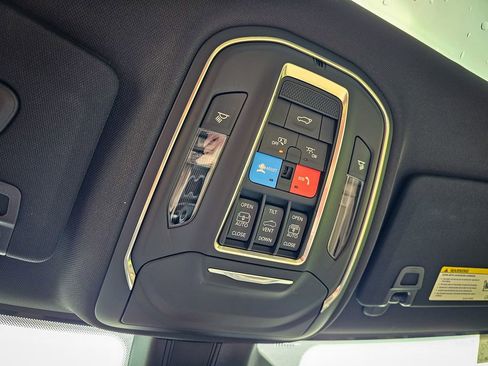 New 2025 Jeep Grand Cherokee Limited image 32