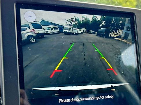 Used 2021 Ford Edge SE image 24