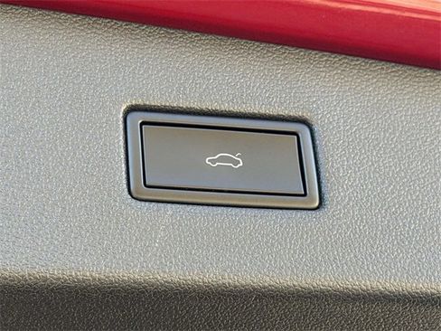 Used 2019 Volkswagen Tiguan SE image 13