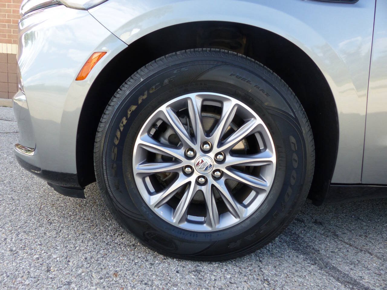 Used 2023 Buick Enclave Essence AWD/4WD image 15