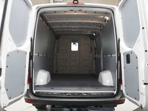 Used 2021 Mercedes-Benz Sprinter 2500 image 14