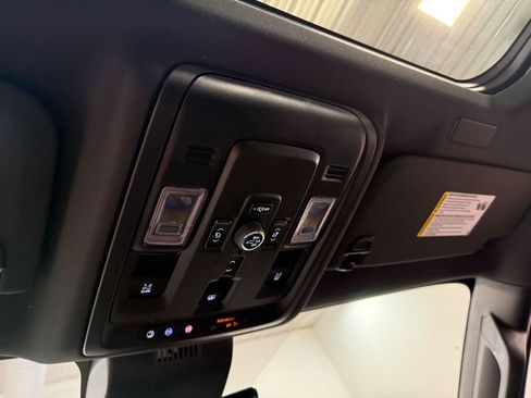 Used 2025 Chevrolet Tahoe High Country AWD/4WD image 86
