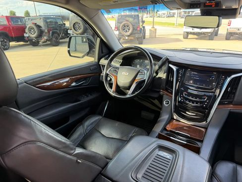 Used 2019 Cadillac Escalade Premium Luxury AWD/4WD image 66