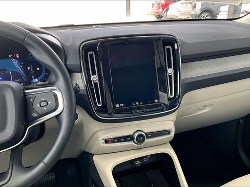 Used 2025 Volvo XC40 B5 Ultra w/ Climate Package image 7