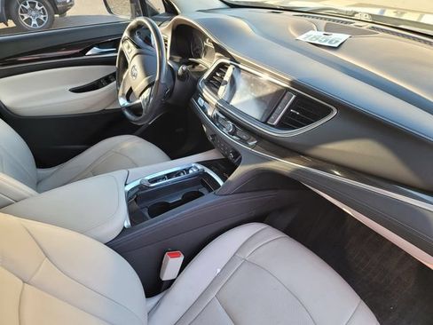 Used 2022 Buick Enclave Essence w/ Experience Buick Package FWD image 4