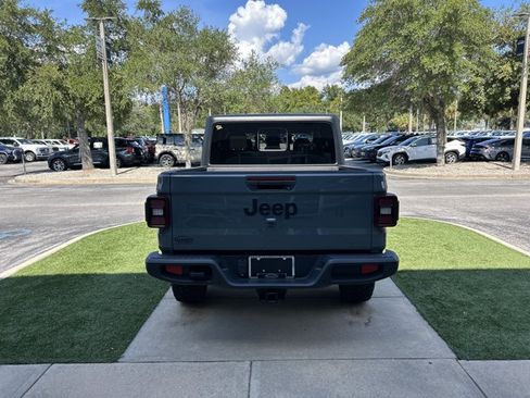 Used 2024 Jeep Gladiator Sport AWD/4WD image 5