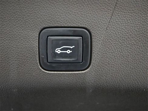 Used 2022 Chevrolet Suburban LT w/ Luxury Package image 16