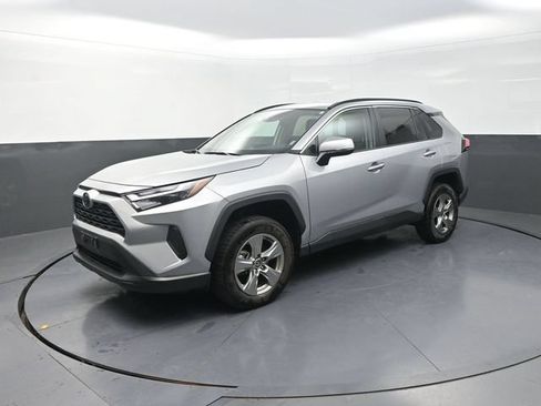 Used 2025 Toyota RAV4 XLE AWD/4WD image 3
