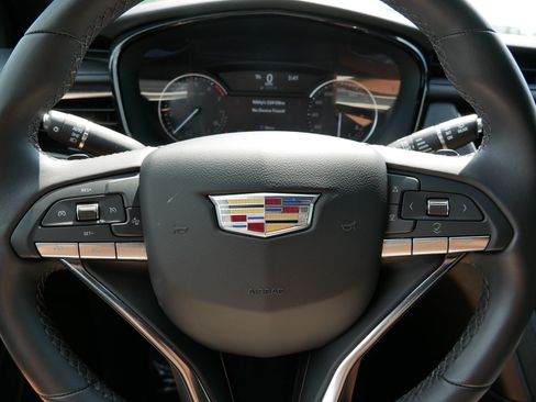 Used 2025 Cadillac XT6 Luxury FWD image 25