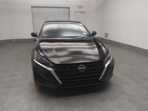 Used 2025 Nissan Altima 2.5 SV FWD image 14