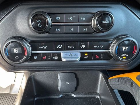 Used 2023 Ford Bronco Badlands image 42