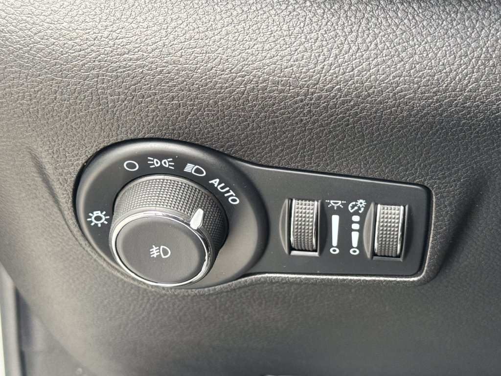 Used 2025 Jeep Compass Trailhawk AWD/4WD image 24