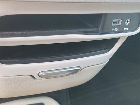 Used 2018 Chrysler Pacifica Touring Plus image 31