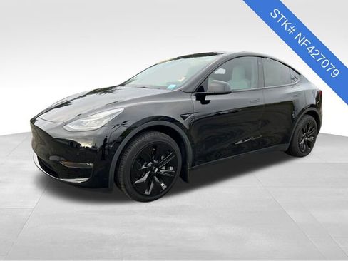 Used 2022 Tesla Model Y Long Range image 3