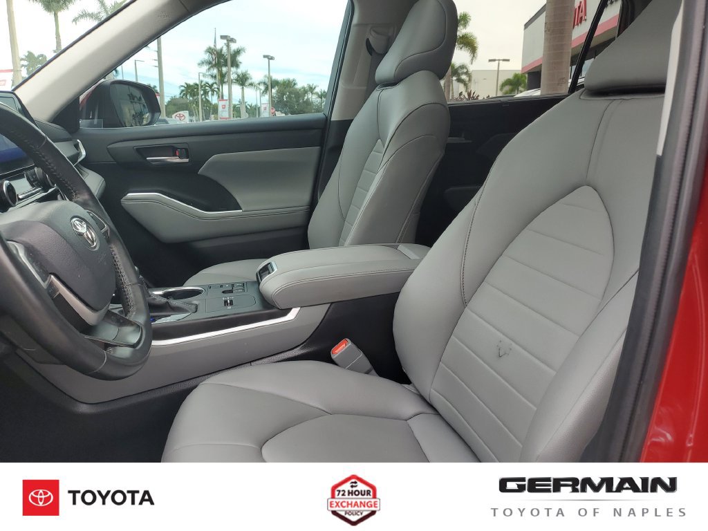 Used 2024 Toyota Highlander XLE FWD image 19