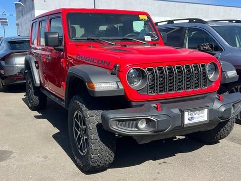 Used 2025 Jeep Wrangler Unlimited Rubicon AWD/4WD image 5
