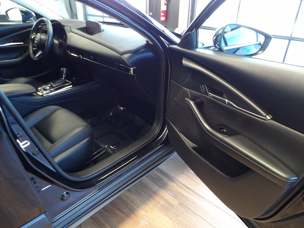 Certified 2024 MAZDA CX-30 AWD 2.5 S w/ Preferred Package image 12