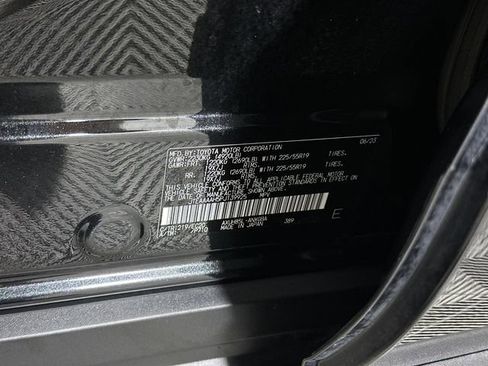 Used 2023 Toyota Venza XLE AWD/4WD image 35