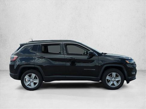 Used 2022 Jeep Compass Latitude w/ Convenience Group AWD/4WD image 4