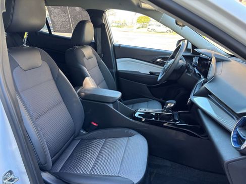 Used 2025 Chevrolet Trax LT image 21