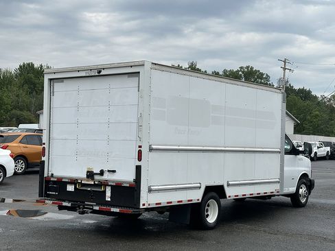 Used 2021 GMC Savana 3500 Extended w/ Power Convenience Package RWD image 2