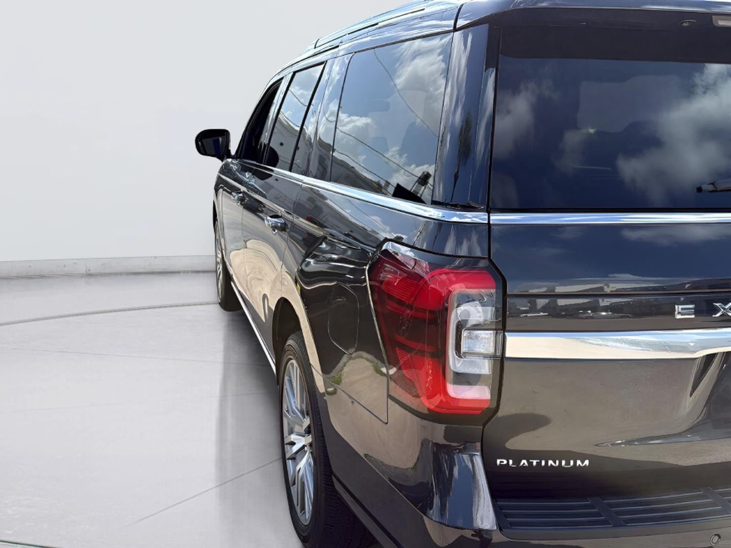 Used 2023 Ford Expedition Platinum RWD image 5