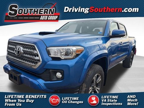 Used 2016 Toyota Tacoma TRD Sport image 1