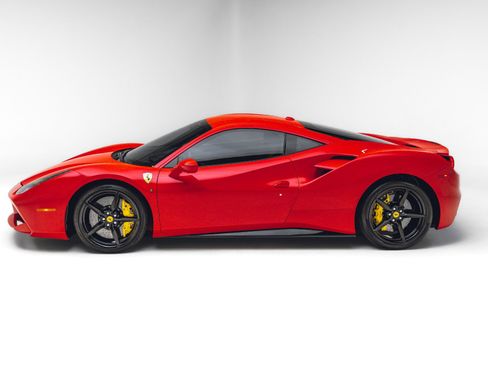 Used 2017 Ferrari 488 GTB RWD image 6