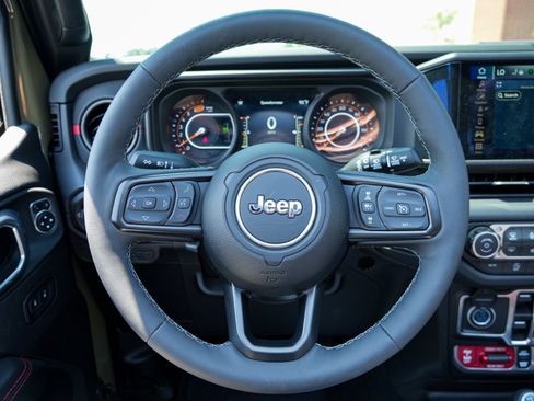 Used 2026 Jeep Wrangler Unlimited Rubicon AWD/4WD image 22
