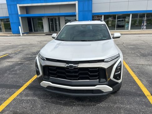 Used 2025 Chevrolet Equinox ACTIV w/ Safety and Technology Package AWD/4WD image 2
