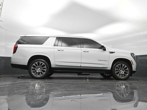 Used 2025 GMC Yukon XL Denali AWD/4WD image 54