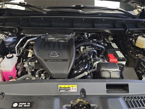 Used 2023 Toyota Highlander L image 24