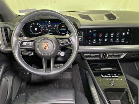 Used 2024 Porsche Cayenne image 27