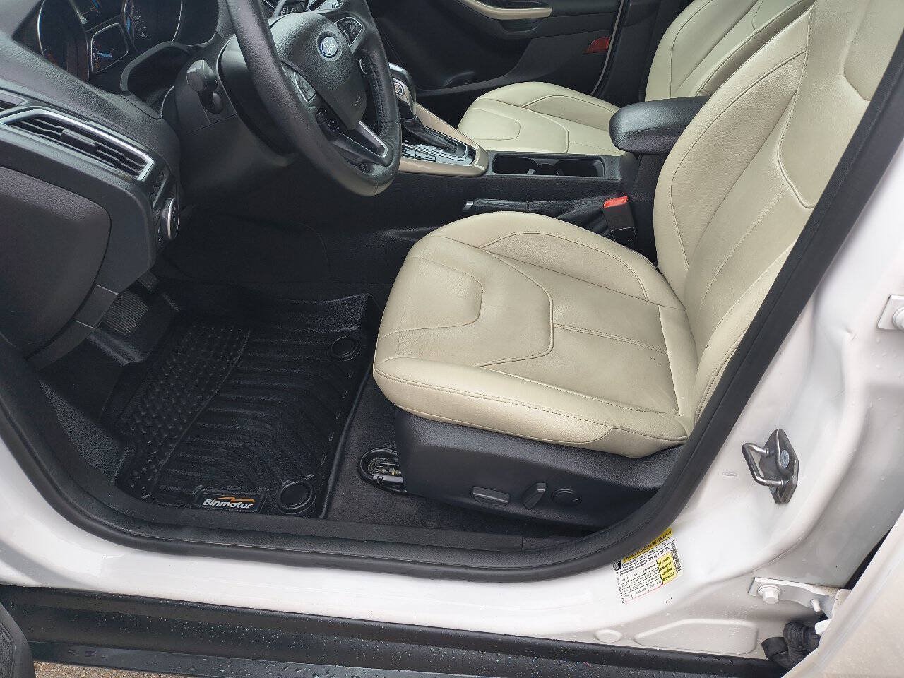 Used 2018 Ford Focus Titanium FWD image 23
