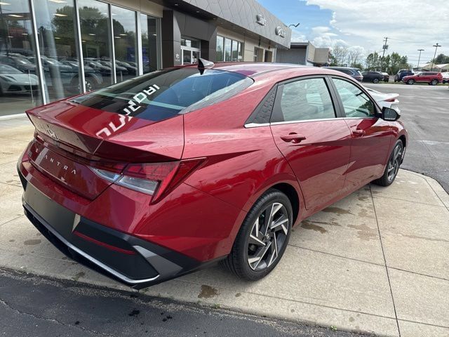 Certified 2024 Hyundai Elantra SEL w/ Convenience Package FWD image 18