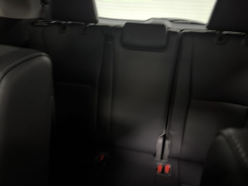 Used 2022 Toyota Highlander Platinum AWD/4WD image 30
