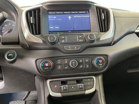 Used 2024 GMC Terrain SLT image 18